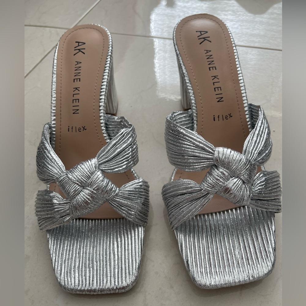 Anne klein sliver heels😍